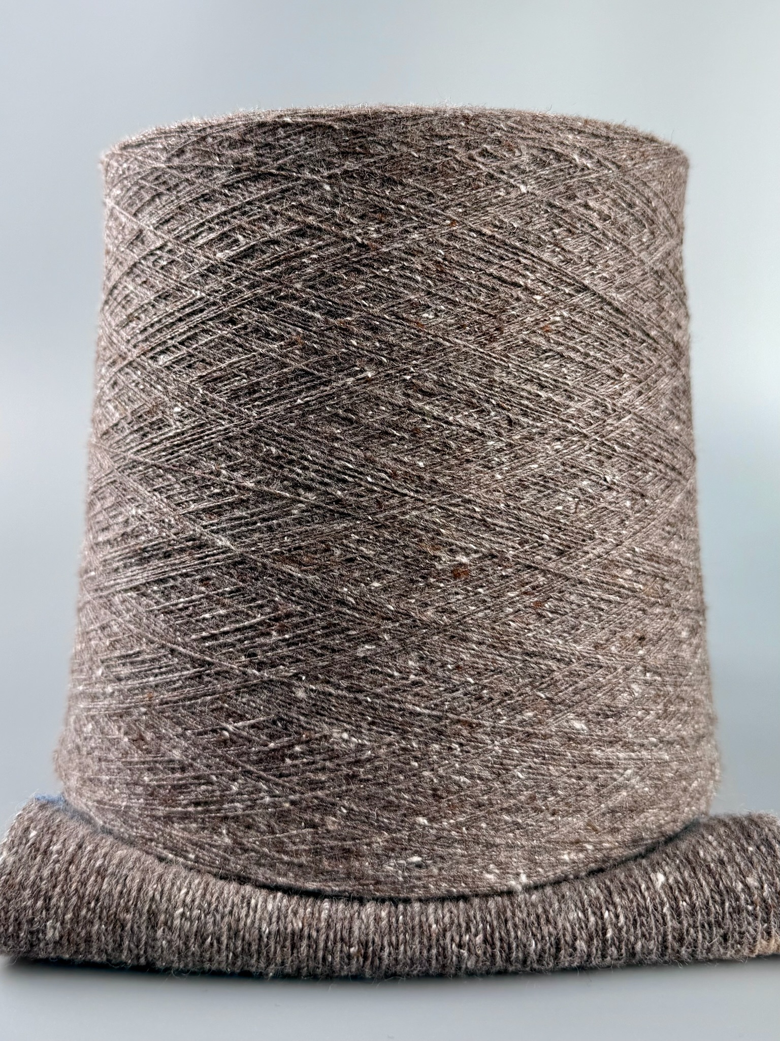Zimpfer Wolle Selezione Art. Cardiff Tweed Nm 1/10500 – Merino Seide Garn col. Taupe foto 2